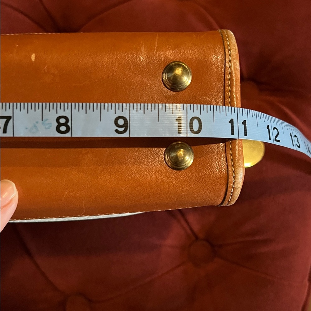 Dooney & Bourke Vintage White Shoulder Bag - Picture 8 of 14